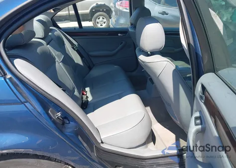 2003 BMW 325Xi из США, поврежденный, VIN WBAEU33423PM57718